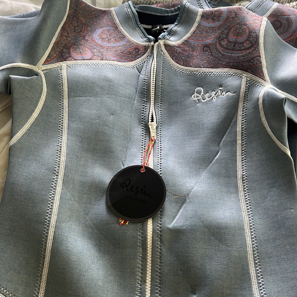 Resin Obsidian Rash Guard - Picture 8 of 9